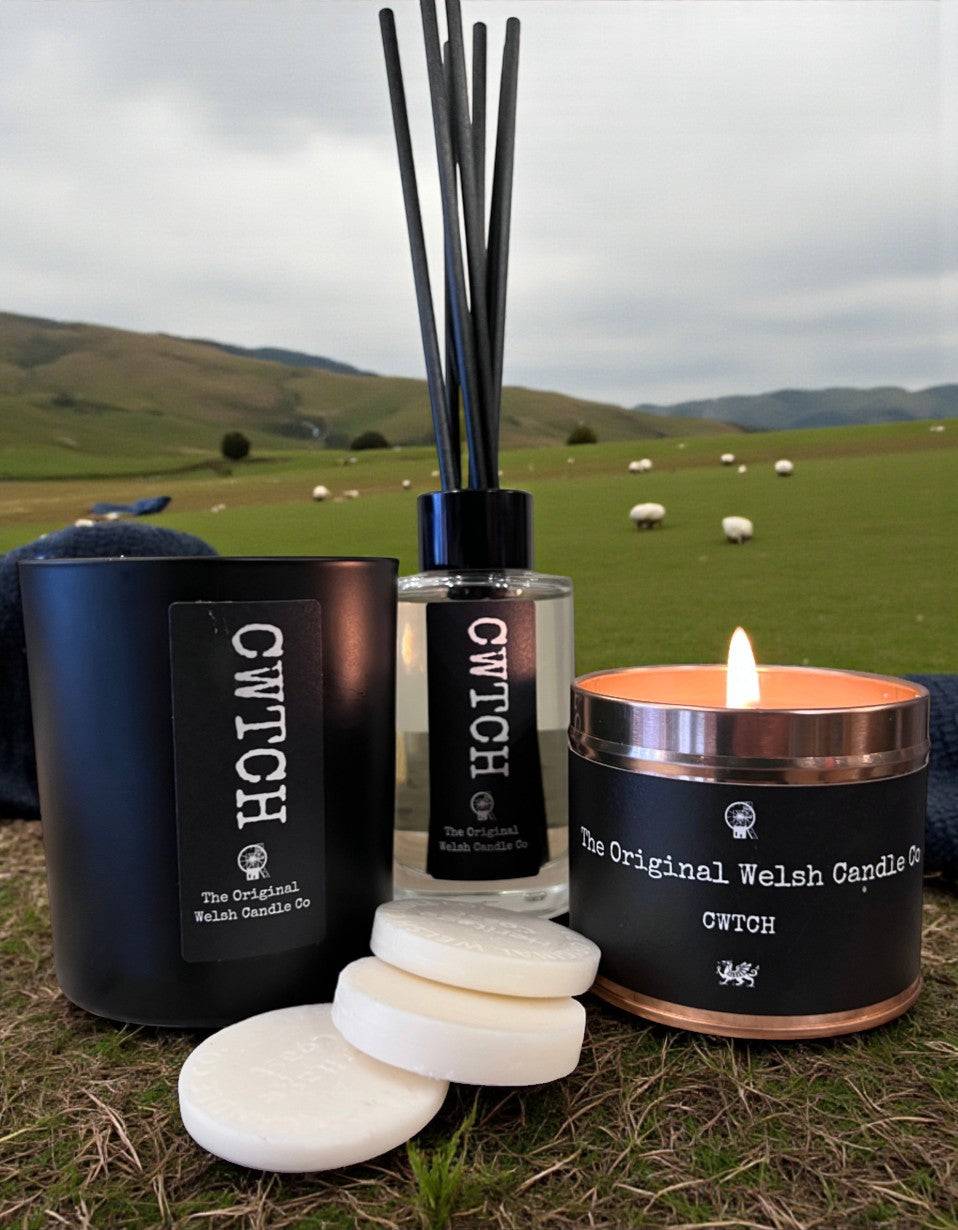 Cwtch Luxury Welsh Candle Gift Set - Rose & Oud