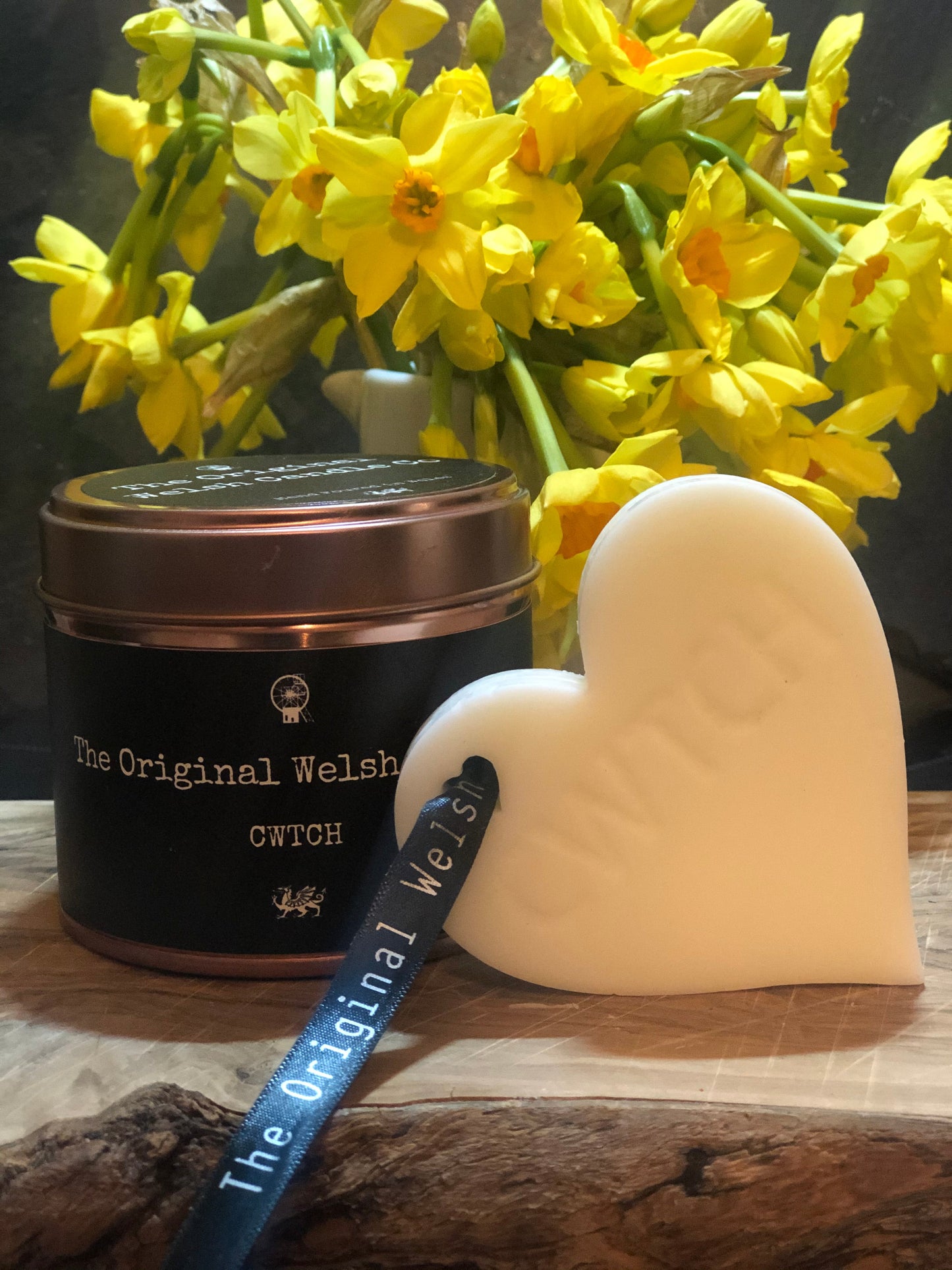 Cwtch Copper tin candle scented with Rose & Oud